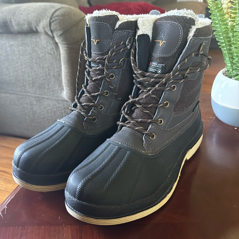 Men’s Nortiv8 insulated waterproof snow boots, size 10.5, like new.
